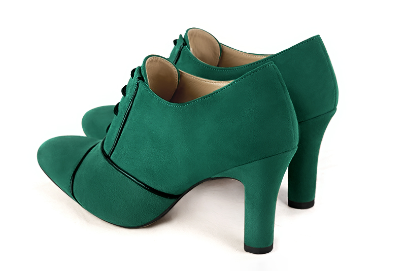 Emerald green and gloss black women's essential lace-up shoes. Round toe. High kitten heels. Rear view - Florence KOOIJMAN